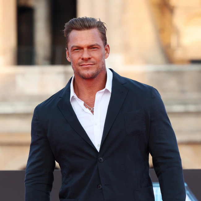 Alan Ritchson: You wouldn't even have to pay me to be Batman