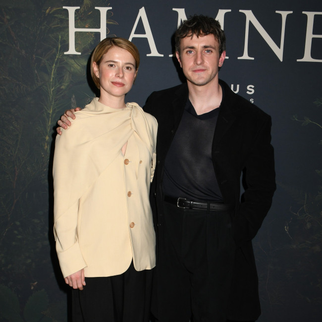 Hamnet stars Paul Mescal and Jessie Buckley reunite for 'outlaw romance'